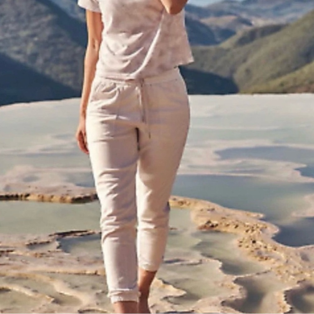 Athleta Farallon joggers size 0 in birch gray color